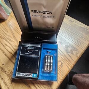 Vintage Remington Lektro Blade 6 Model LB-6 w/ ORIGINAL BOX Works Great Prop